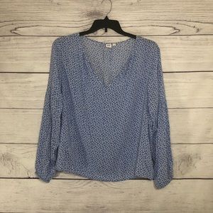 Gap Lightweight Blue Top with Daisies XXL